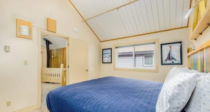 One-bedroom Loft Condo w/ Full Mountain Views