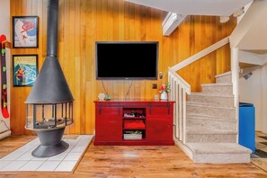 Apartment (1 Bedroom) | Interior - One-bedroom Loft Condo w/ Full Mountain Views (Girdwood)