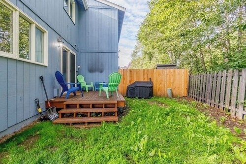 Quiet Anchorage Neighborhood Home w/ Walking Trail