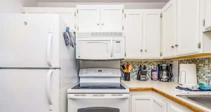 Quiet Anchorage Neighborhood Home w/ Walking Trail