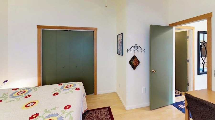 Spiral-staircase Condo w/ Mountain-air Balcony