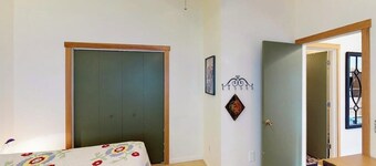 Spiral-staircase Condo w/ Mountain-air Balcony