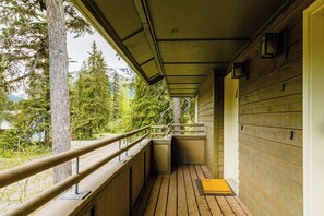Apartment (2 Bedrooms) | Interior - Ski-in/out Loft Condo Near the Village Square (Girdwood)