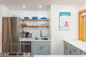 Apartment (2 Bedrooms) | Interior - Ski-in/out Loft Condo Near the Village Square (Girdwood)