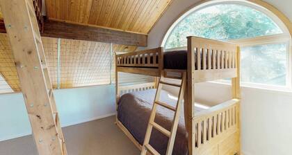 Updated Mountain Condo Minutes From Alyeska