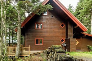 Unclassified image, 5 of 40, button - Lodge-style Chalet w/ Hot Tub Near Alyeska (Girdwood)