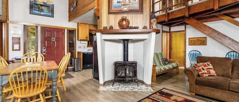 Chalet (2 Bedrooms) | Interior