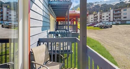 Walkable Girdwood Studio Near Trails & Coffee Shop