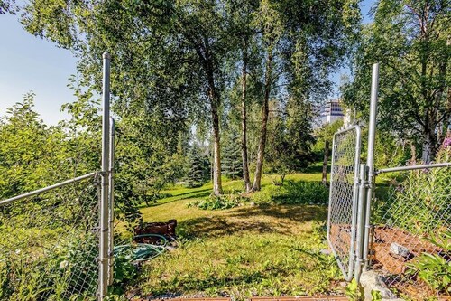 Industrial-design Anchorage Bungalow w/ Garden