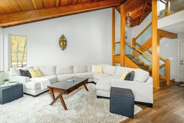 Three-floor Slopeside Condo W/ Direct Mountain Views - Alyeska, AK