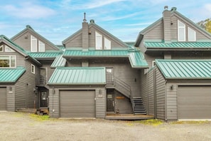 Apartment (3 Bedrooms) | Interior - Three-floor Slopeside Condo w/ Direct Mountain Views (Girdwood)