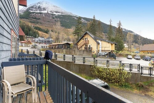 Slopeside Girdwood Condo With Mountain Views and a Fireplace