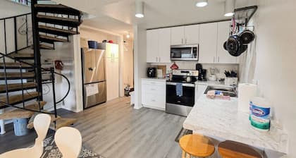 Slopeside Girdwood Condo With Mountain Views and a Fireplace