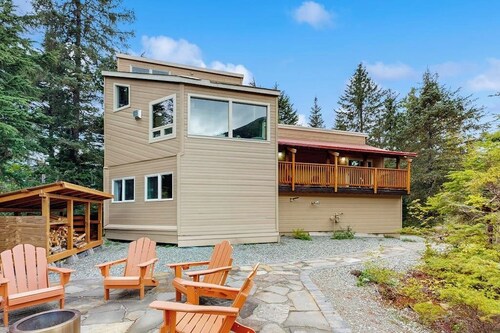 Mountain Chalet w/ Sauna + Patio 0.5mi to Alyeska