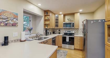 Mountain Chalet w/ Sauna + Patio 0.5mi to Alyeska