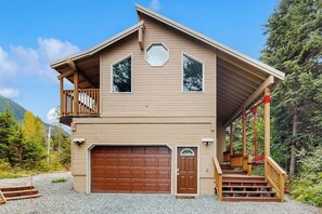 House (4 Bedrooms) | Front of property