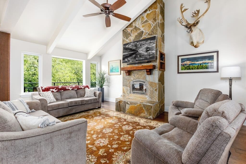 Apartment (3 Bedrooms) | Front of property
