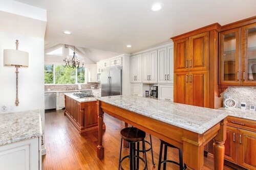 Three-story Slopeside Townhome w/ Custom Stone Bar