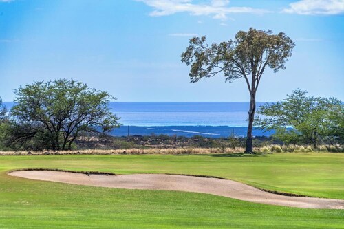 Waikoloa Villas#A203: Top Floor Beauty with Golf Course/Ocean Views
