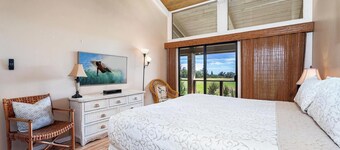 Waikoloa Villas#A203: Top Floor Beauty with Golf Course/Ocean Views