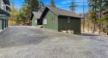 Cozy Mountainside Duplex Near Virgin Creek Trailhead