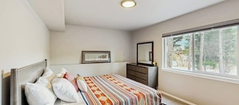 Cozy Mountainside Duplex Near Virgin Creek Trailhead