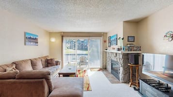 Apartment (2 Bedrooms) | Front of property