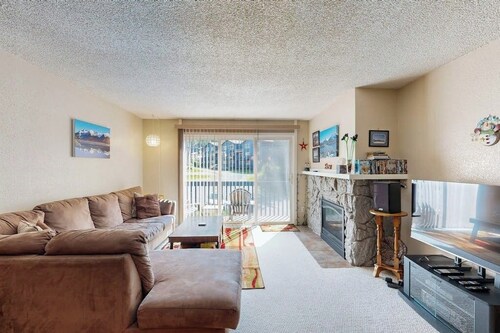 Solid Two-bedroom Girdwood Condo Near Alyeska Lifts