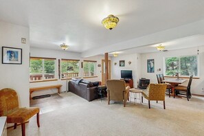 Unclassified image, 5 of 35, button - Quiet Girdwood Chalet Pointed Toward Turnagain Arm (Girdwood)