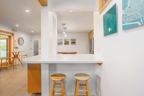 Luxury Townhouse w/ Hot Tubs & Inlet Views, Walk