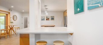 Luxury Townhouse w/ Hot Tubs & Inlet Views, Walk