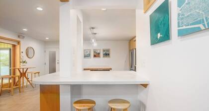 Luxury Townhouse w/ Hot Tubs & Inlet Views, Walk
