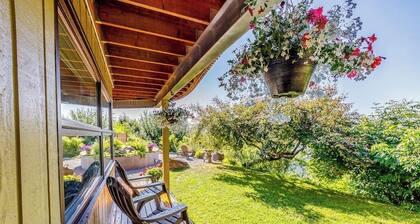 Luxury Townhouse w/ Hot Tubs & Inlet Views, Walk