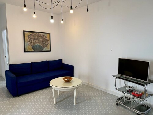Morales 8 - Centrally Located Ground-Floor Apartment with Private Entrance