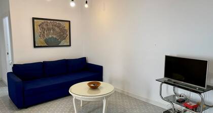 Morales 8 - Centrally Located Ground-Floor Apartment with Private Entrance