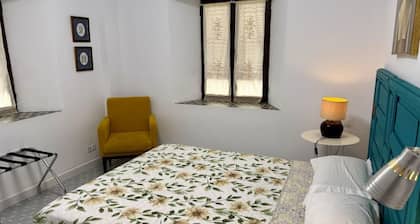Morales 8 - Centrally Located Ground-Floor Apartment with Private Entrance