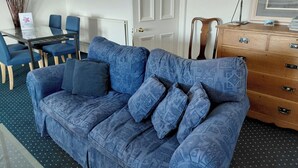 Living area - Self Catering Apartment Sleeps 6 (Prestwick)