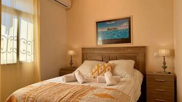 Iron/ironing board, bed sheets