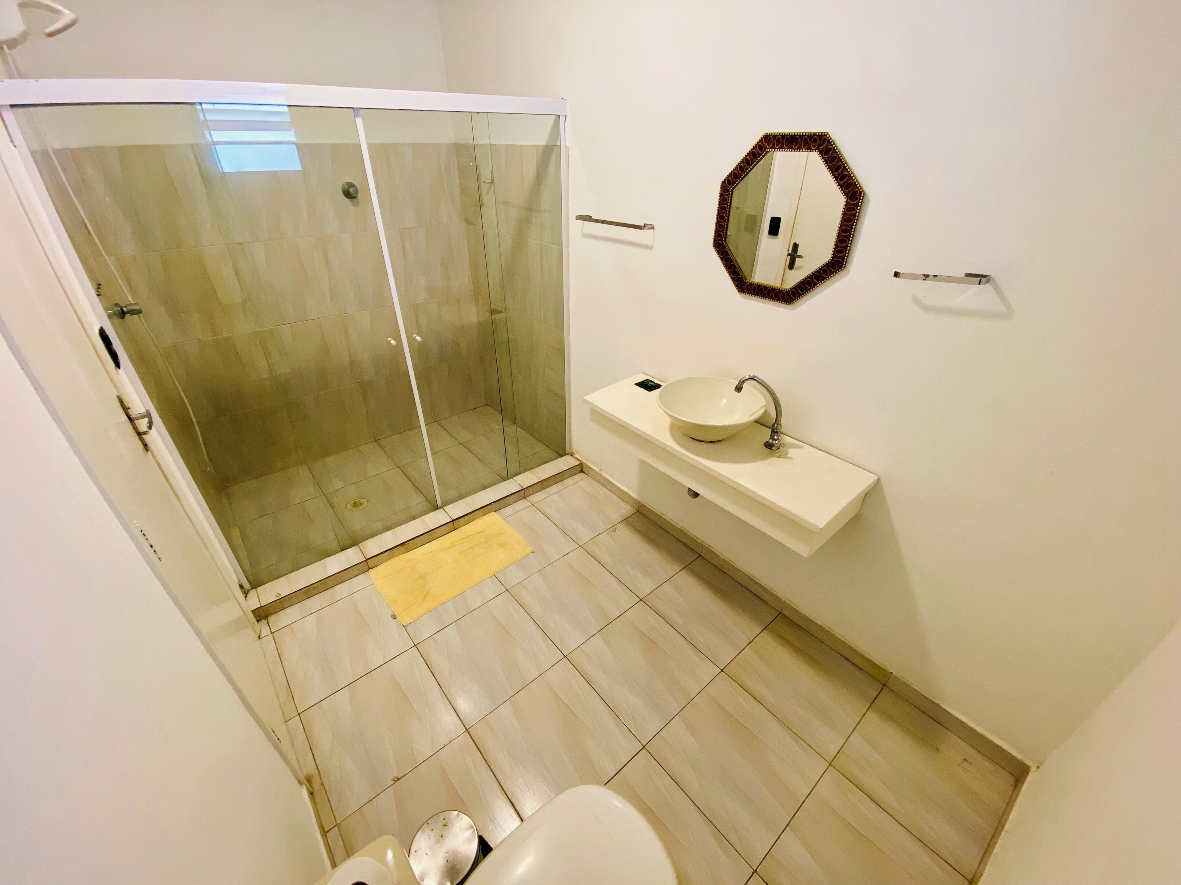 Comfort Double or Twin Room | Bathroom | Free toiletries, towels, soap, shampoo