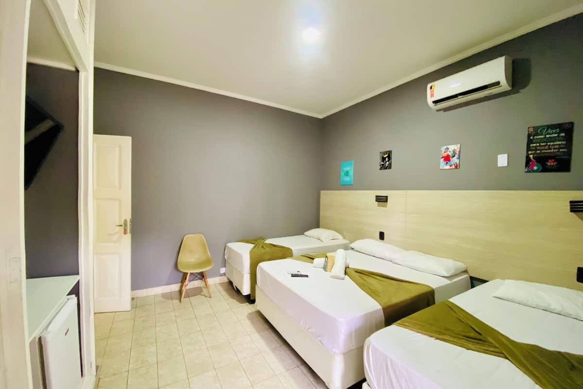 ห้องแฟมิลี่สำหรับสี่ท่าน, วิวเมือง | ตู้นิรภัยในห้องพัก, ผ้าม่านกันแสง, เตารีด/โต๊ะรีดผ้า, Wi-Fi ฟรี