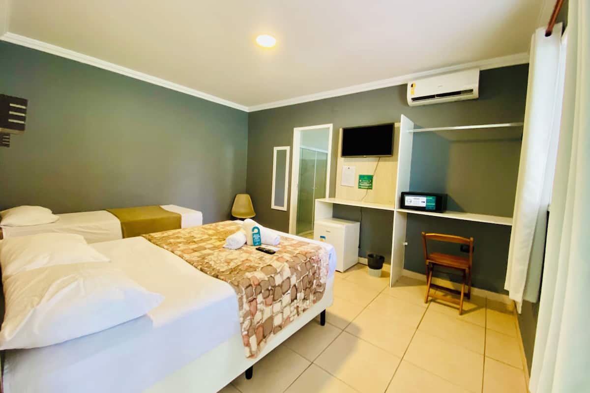 ห้องคอมฟอร์ทดับเบิลหรือทวิน | ตู้นิรภัยในห้องพัก, ผ้าม่านกันแสง, เตารีด/โต๊ะรีดผ้า, Wi-Fi ฟรี