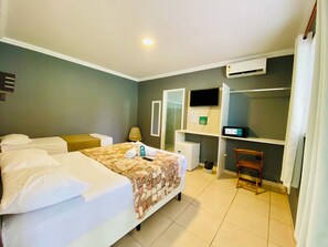 ห้องคอมฟอร์ทดับเบิลหรือทวิน | ตู้นิรภัยในห้องพัก, ผ้าม่านกันแสง, เตารีด/โต๊ะรีดผ้า, Wi-Fi ฟรี