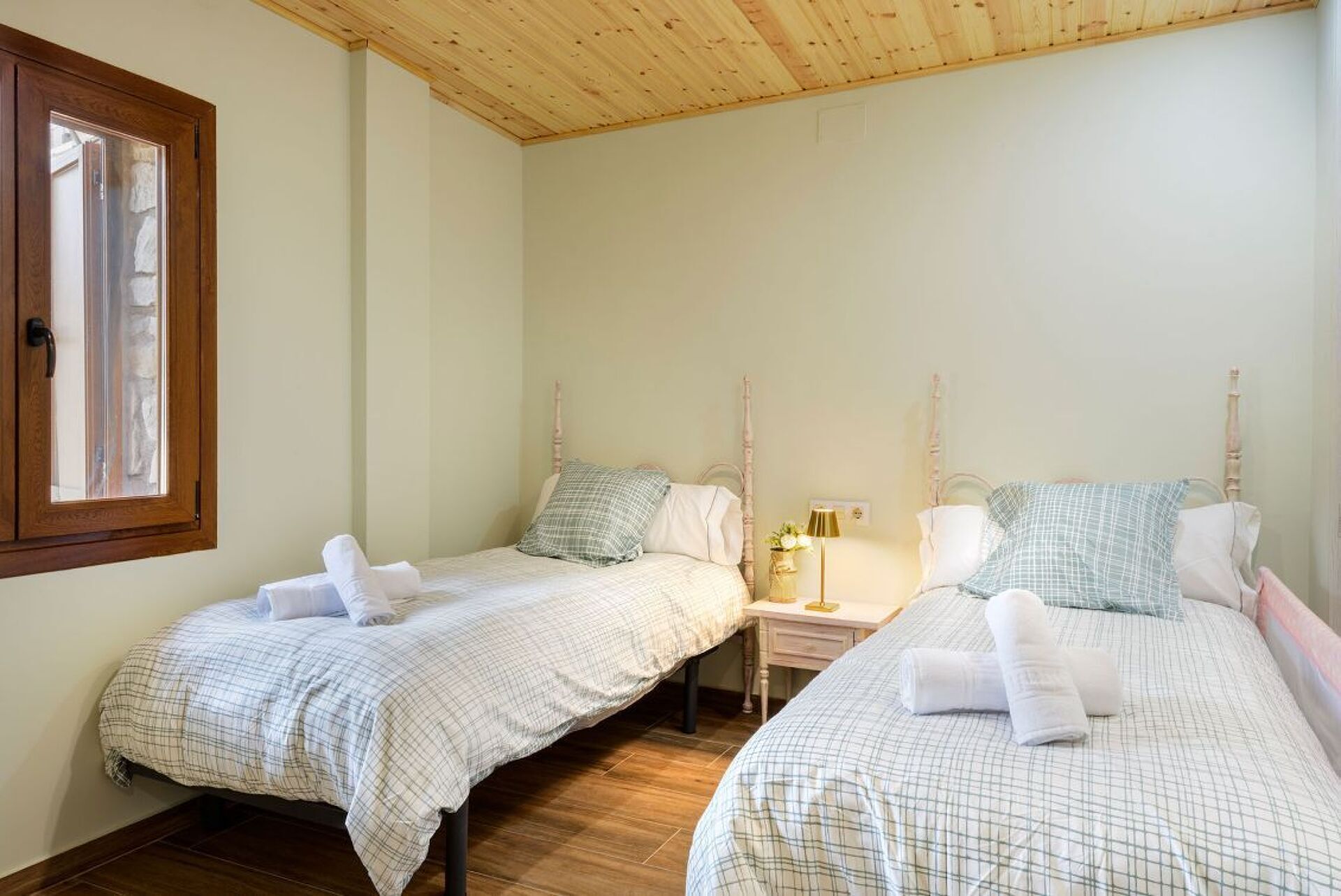 6 bedrooms, iron/ironing board, travel crib, WiFi (free)