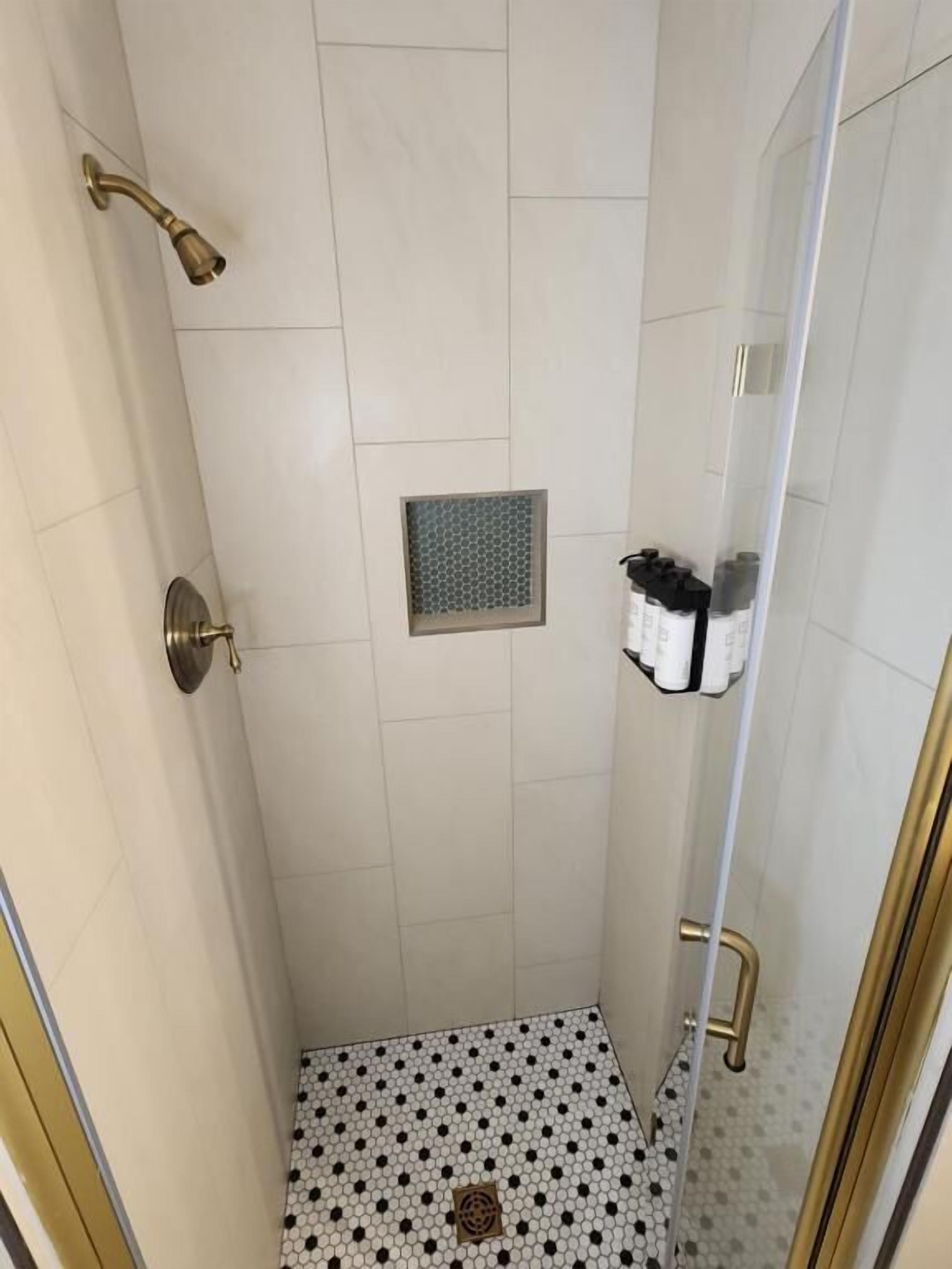Deluxe Suite, 1 Bedroom, Garden View | Bathroom