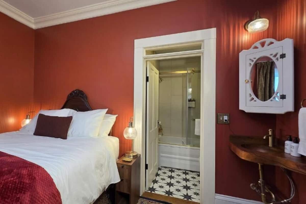 In-room safe, blackout curtains, free WiFi
