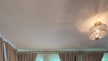 Deluxe Suite, 1 Bedroom, Garden View | In-room safe, blackout drapes, WiFi (free)