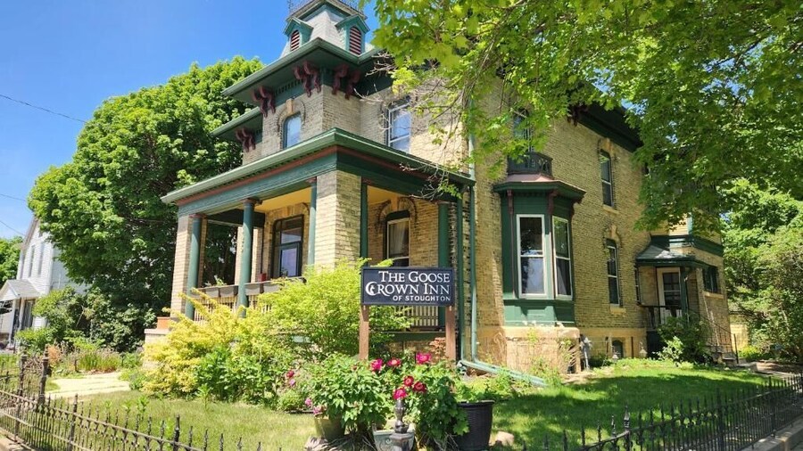 The Goose Crown Inn of Stoughton