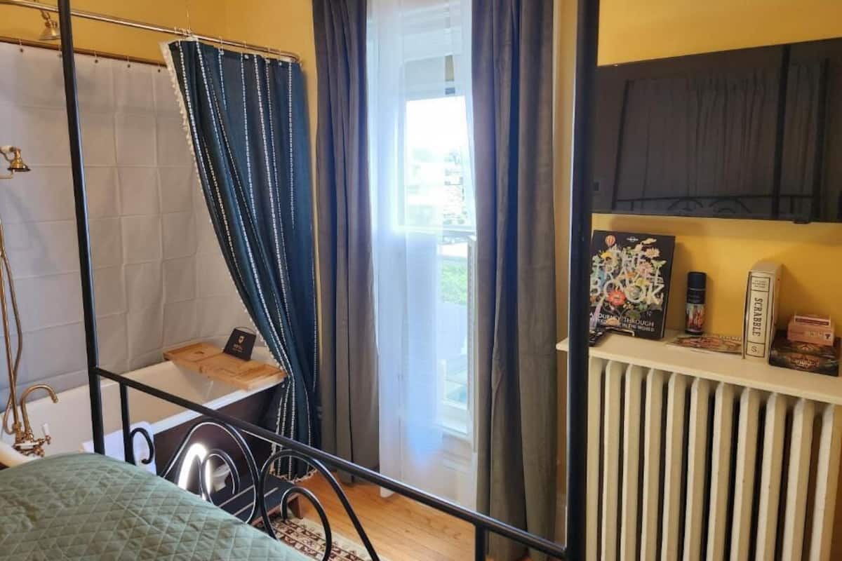 In-room safe, blackout curtains, free WiFi