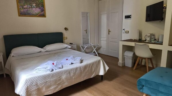 Superior-Doppel- oder -Zweibettzimmer, eigenes Bad, Blick auf den Innenhof | Kostenloses WLAN