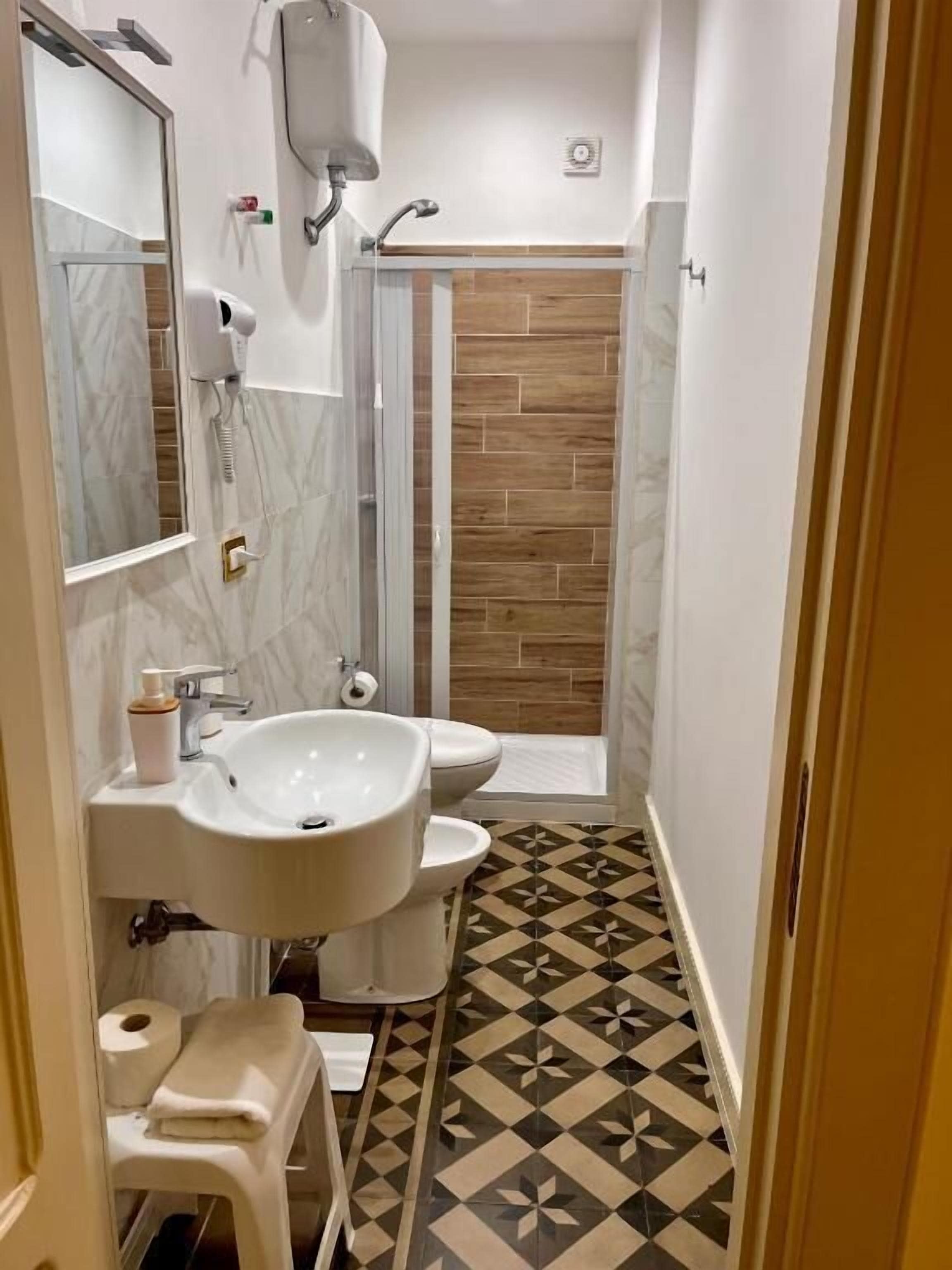 Habitación triple clásica | Baño